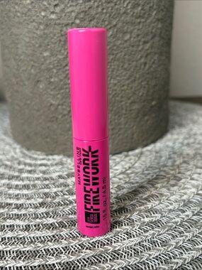 ❤️$2 NWT Maybelline Firework Very Black .15oz Mascara